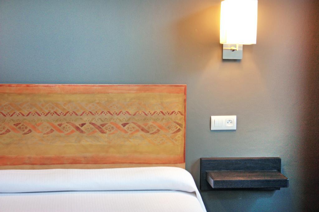 Single Room,265604801:JPEG